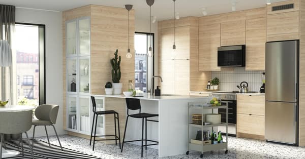 ASKERSUND kitchen fronts in a kitchen with a white countertop.