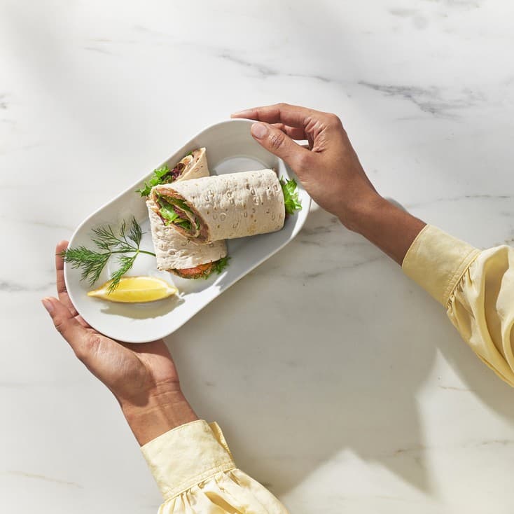 Assiette avec de la nourriture dessus