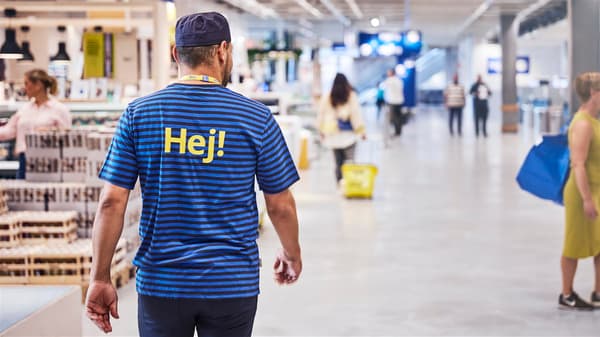 back of an IKEA co-worker with a tshirt saying Hej! 