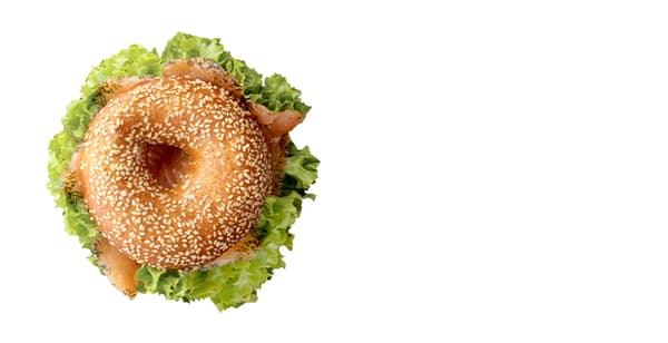 Bagel s lososem s listovým salátem
