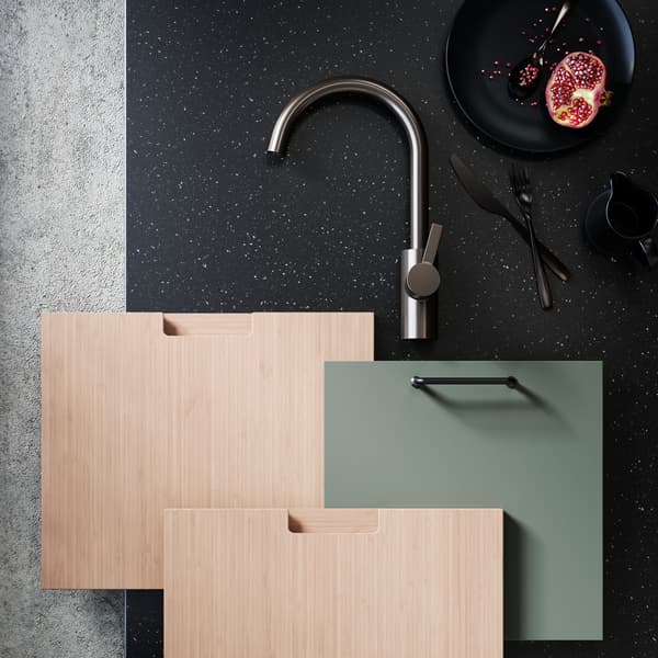 Bambusz és zöld színű IKEA konyhaszekrényajtók