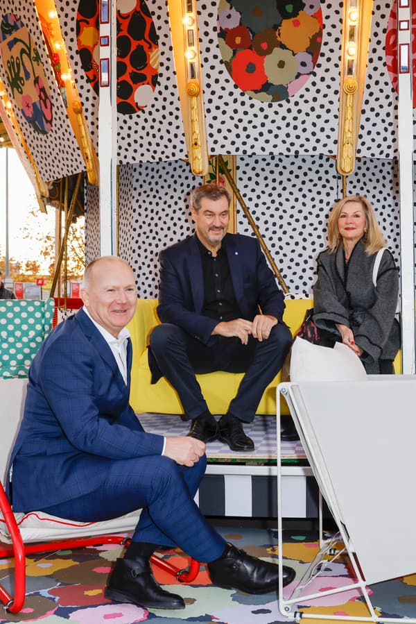 Bayerns Ministerpräsident Dr. Markus Söder und Schwedens Botschafterin Veronika Wand-Danielsson zu Besuch beim Jubiläumsevent von IKEA Deutschland und gratulieren IKEA und Herrn Walter Kadnar, CEO & CSO IKEA Deutschland, zum Geburtstag.