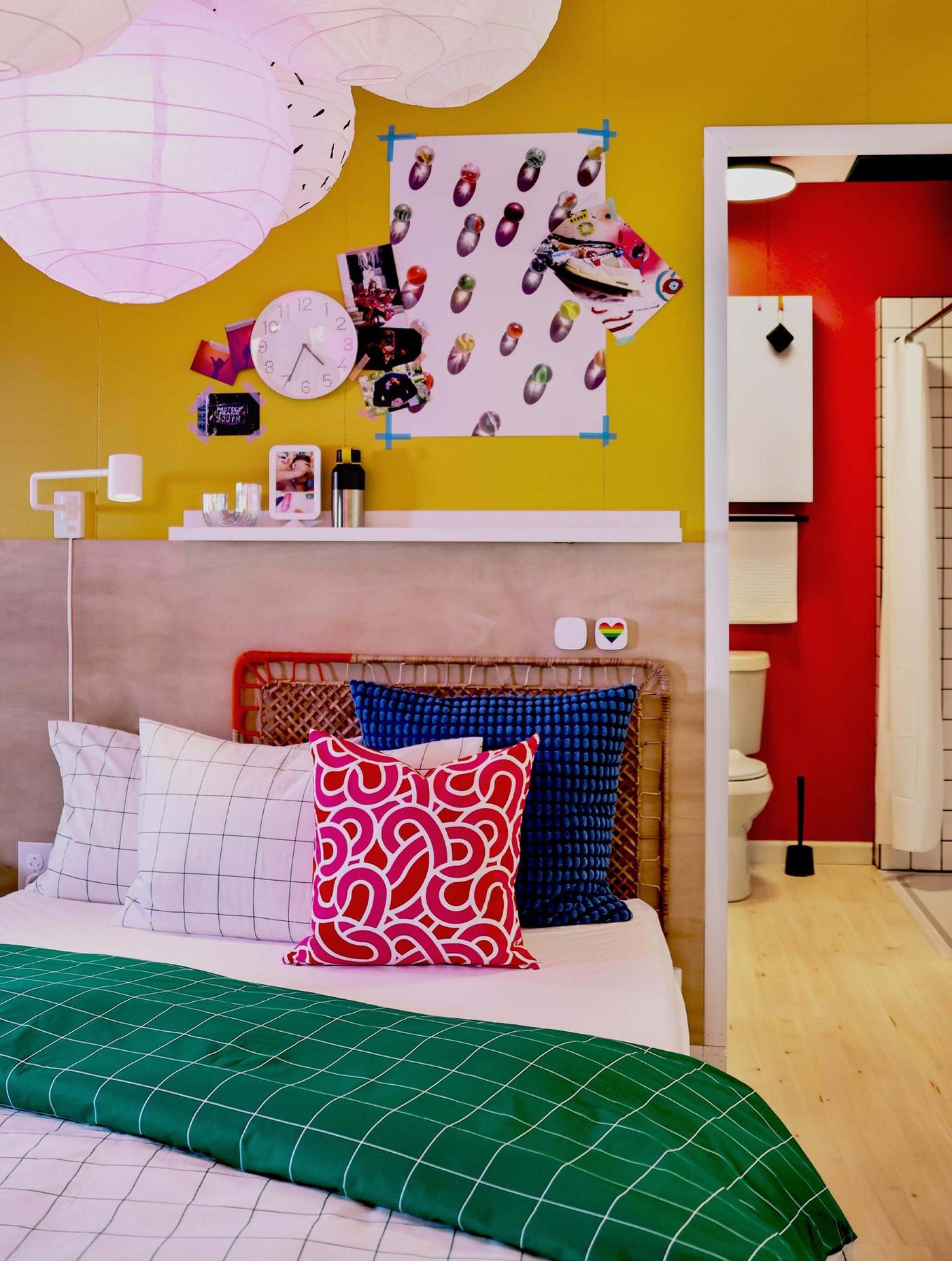 bedroom room setting