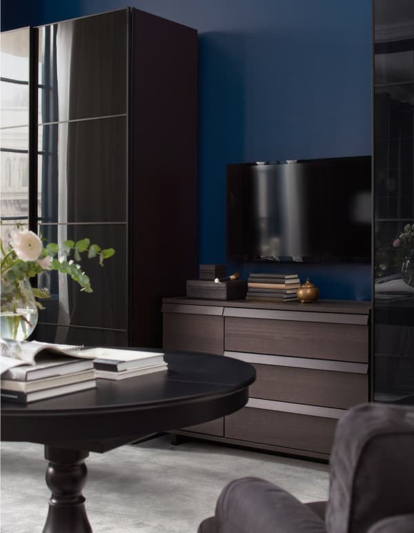 Bedroom wardrobes with sliding doors and a chest of drawers.