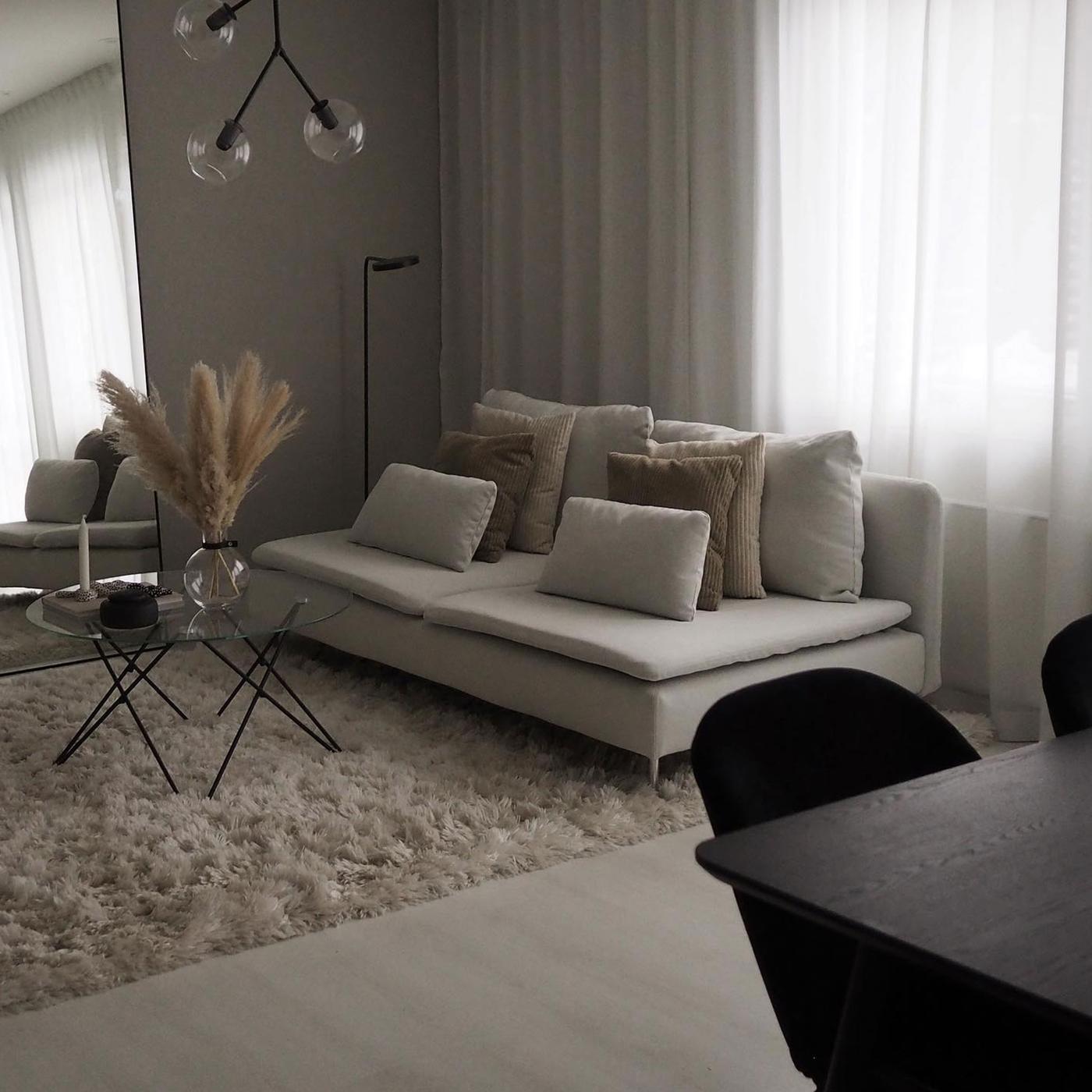 Beige SÖDERHAMN 2-sits soffa i vardagsrum i naturvit färgskala från @designbysh.se. 2027-03.