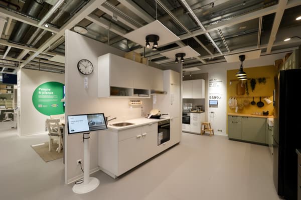 Beispiele für Einrichtungslösungen von IKEA im Bereich der Küche.