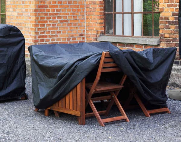 Beklædning der er over et havesæt så det holder længere.