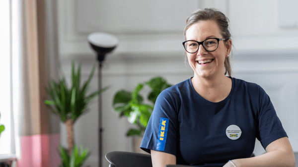Bild på Anna Löf Oscarson, en IKEA medarbetare.