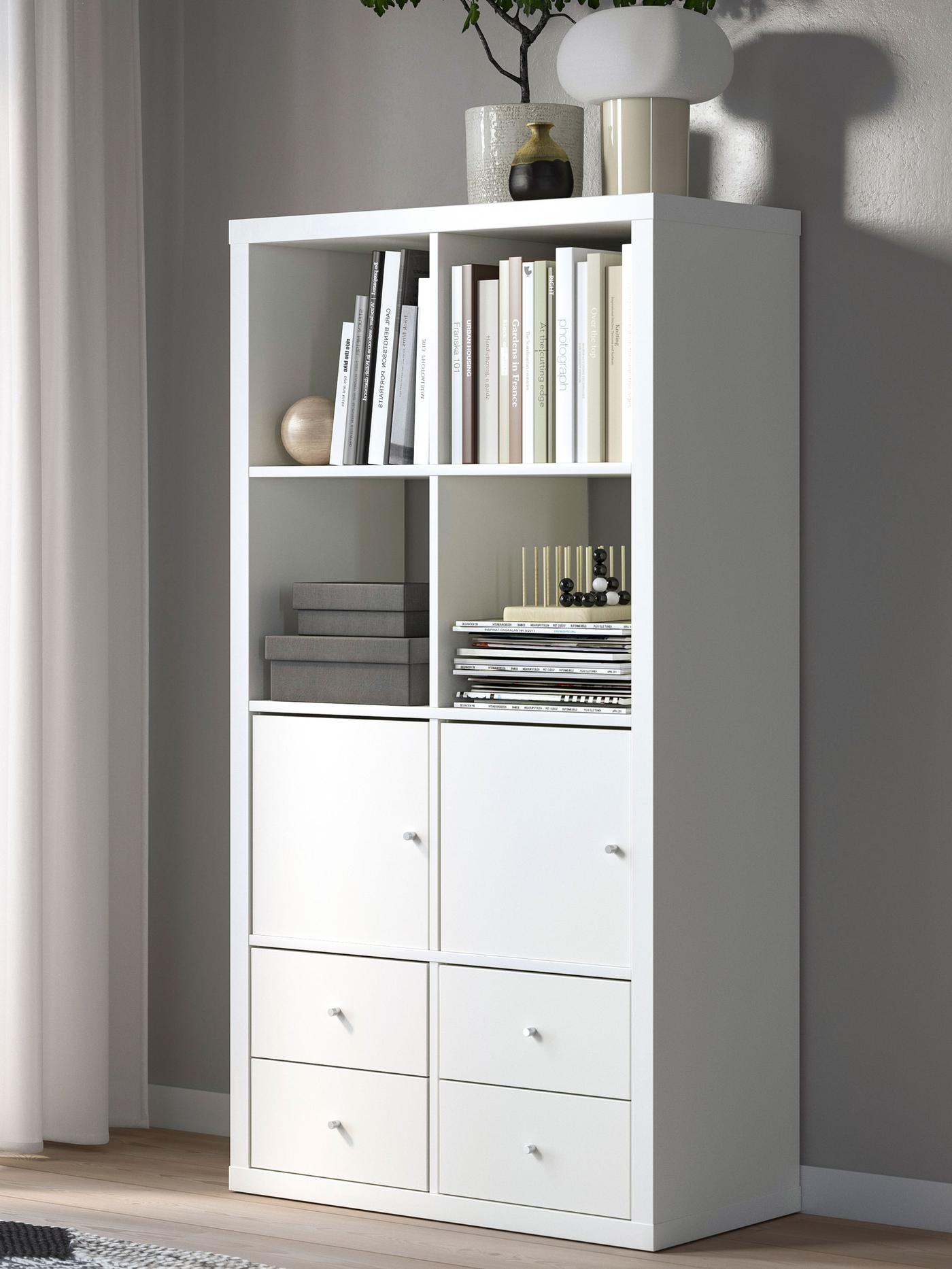 Bild på en vit KALLAX hylla som länkar till KALLAX planeringsverktyg. 