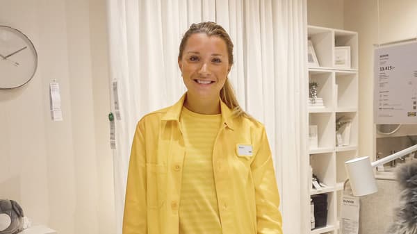 Bild på Paulina Rejström i IKEA uniform