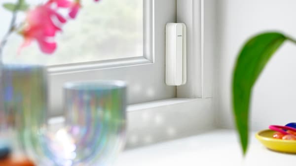 Bild på smart sensor i fönster