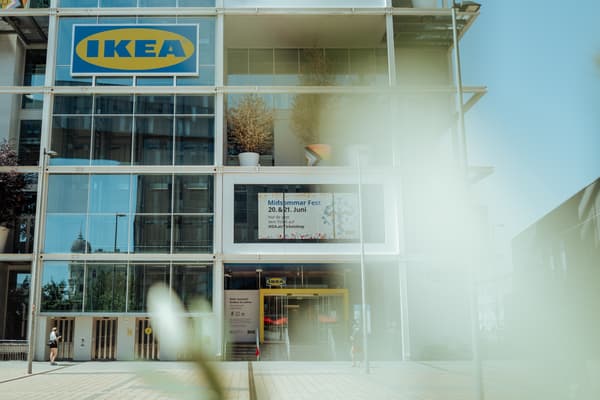 Bild von der Außenfassade des IKEA Wien Westbahnhof.