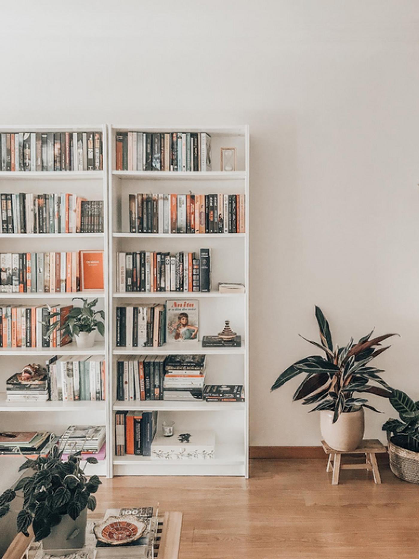 BILLY bookcases in a living room