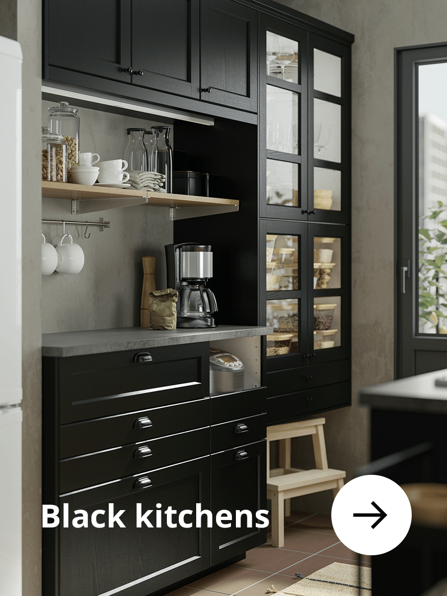 Black kitchen with black fronts and black handles.