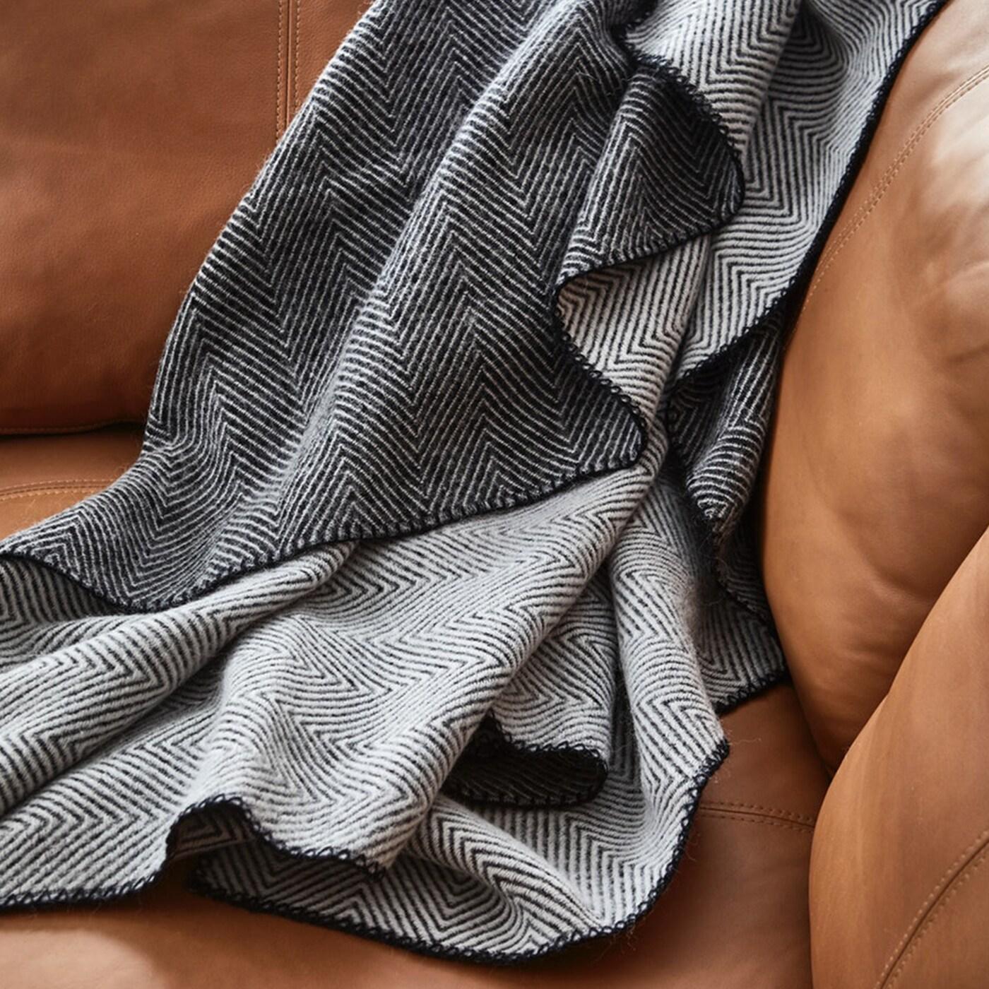 Blankets & throws.