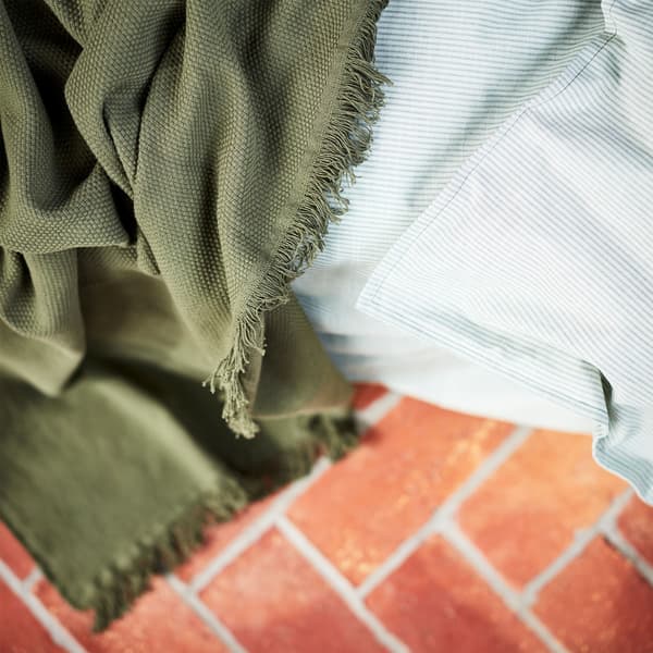 Blankets & throws