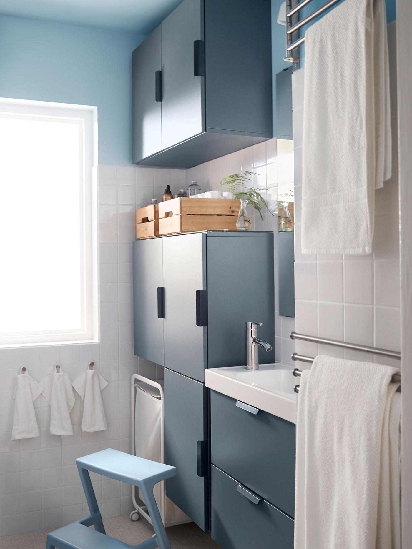Design a small bathroom with big storage - IKEA