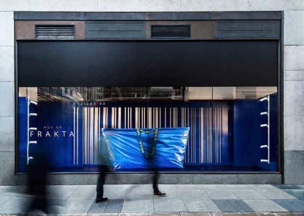 Blurred out picture of the Hus of FRAKTA store