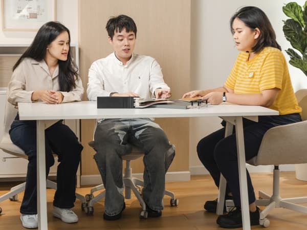 Book a free IKEA PAX planning appointment and get expert help designing a wardrobe solution tailored to your space and storage needs.
นัดรับบริการออกแบบกับผู้เชี่ยวชาญ

พบผู้เชี่ยวชาญด้านการออกแบบตู้เสื้อผ้า PAX/พักซ์ ที่พร้อมให้คำปรึกษาและช่วยคุณสร้างสรรค์ตู้เสื้อผ้าให้ลงตัวกับพื้นที่และความต้องการของคุณ สามารถเข้ารับบริการได้ที่ อิเกีย บางนา อิเกีย บางใหญ่ อิเกีย ภูเก็ต อิเกีย สุขุมวิท และอิเกีย เชียงใหม่