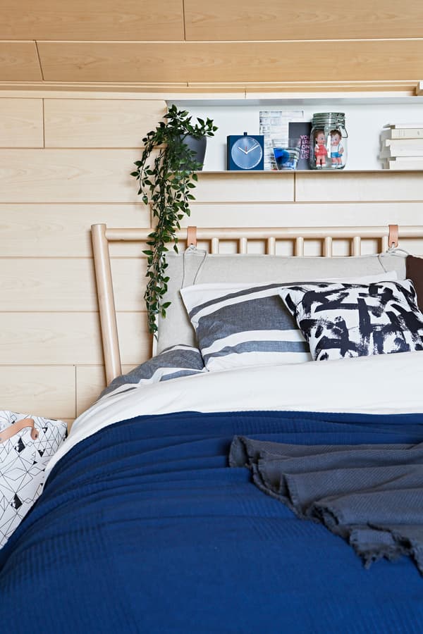 BOTKYRKA wandplank boven bedframe