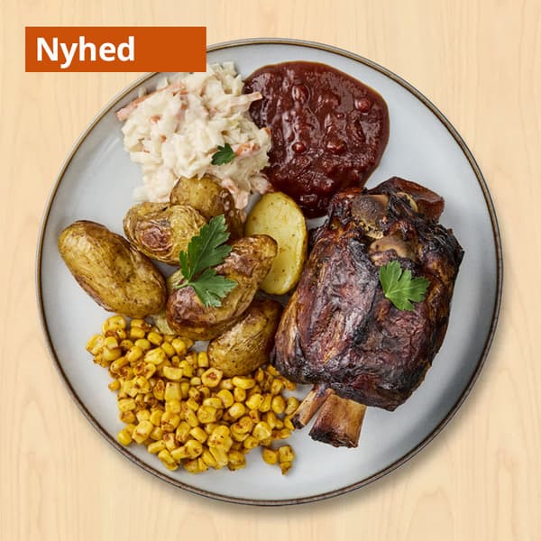 Braiseret svineskank
serveret med tex-mex majs, coleslaw, kartofler og tyttebær-barbecuesauce