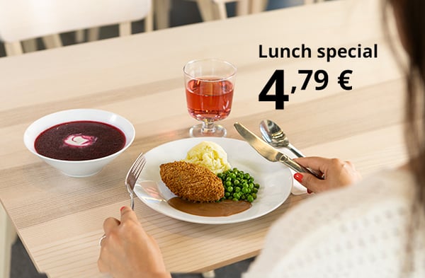 Breakfast, lunch and dinner at IKEA? Yes! Lunch special priced at 4,79 € available Monday to Friday from 11:00 to 17:00, including soup, main course and a refreshing drink, served with breaded cutlet, mashed potatoes, green peas and gravy on a dining table.