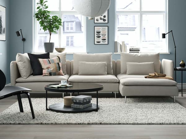 Bright living room with SÖDERHAMN sofa and a picture gallery on the wall.