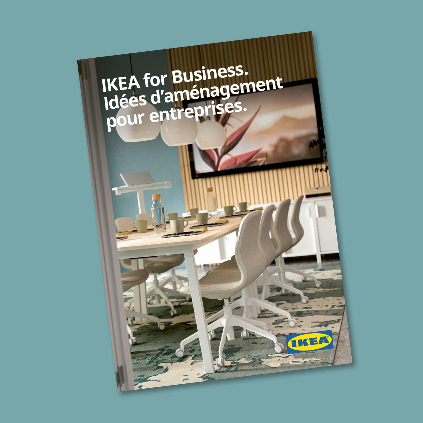 Brochure « IKEA for Business » présentant des idées d’aménagement pour entreprises devant une salle de réunion moderne.