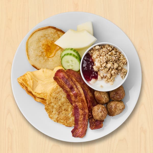 Brunchtallerken
med omelet, bacon, kødboller, røsti, honningmelon, vaniljeskyr med müsli og tyttebærsyltetøj og pandekage med sirup

59.-
