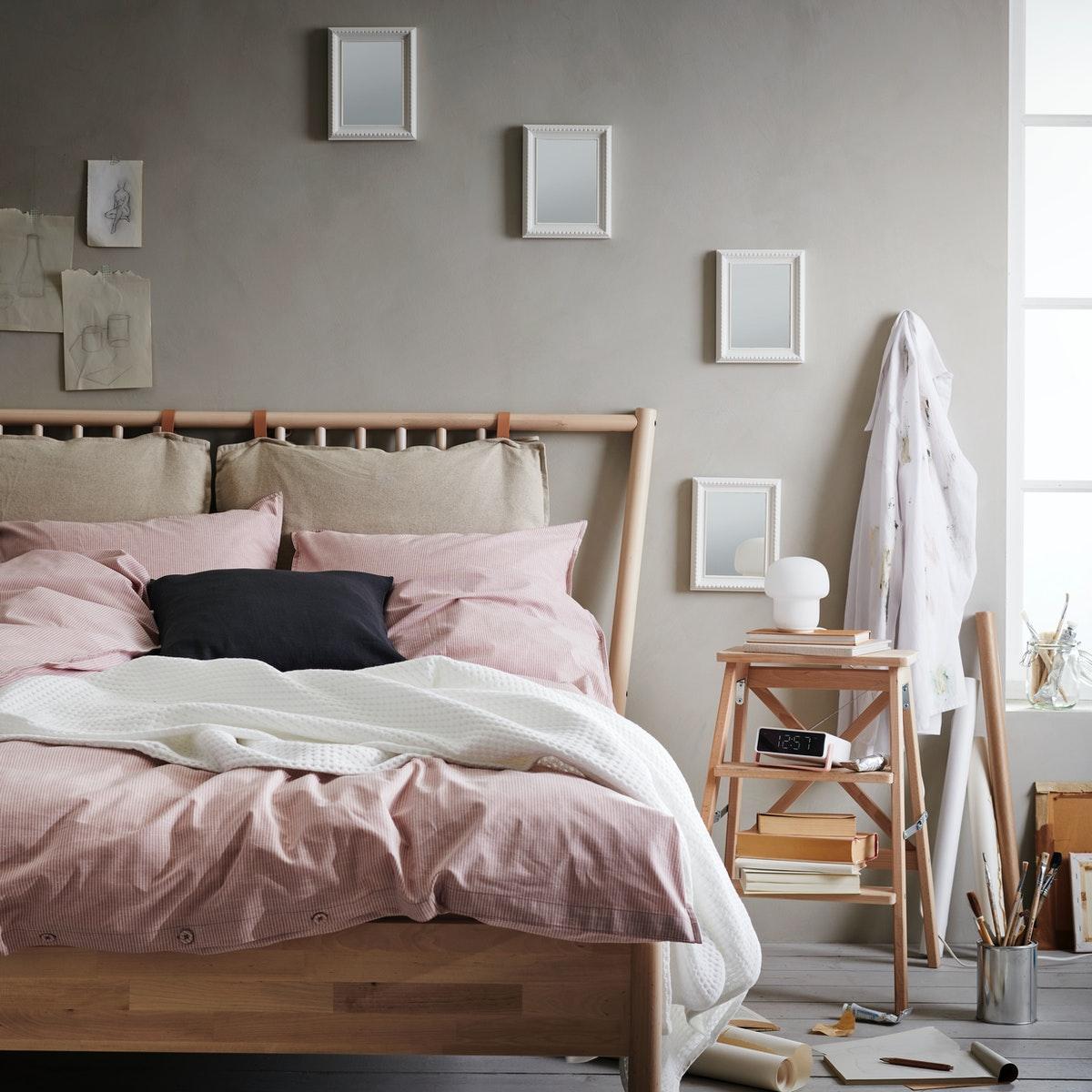 Cama con duvet rosa