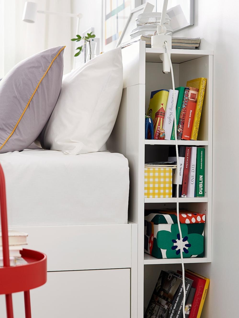 Cama con sistema de organización