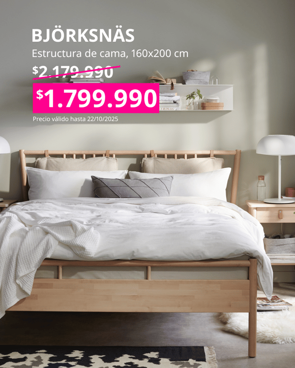 Cama doble con respaldo de bambú BJORKSNAS con ropa de cama blanca.