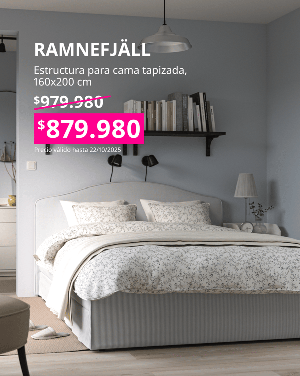 Cama gris con ropa de cama blanca con gris RAMNEFJÄLL