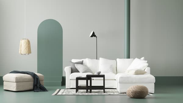 canapé-blanc-repose-pied-blanc-et-beige