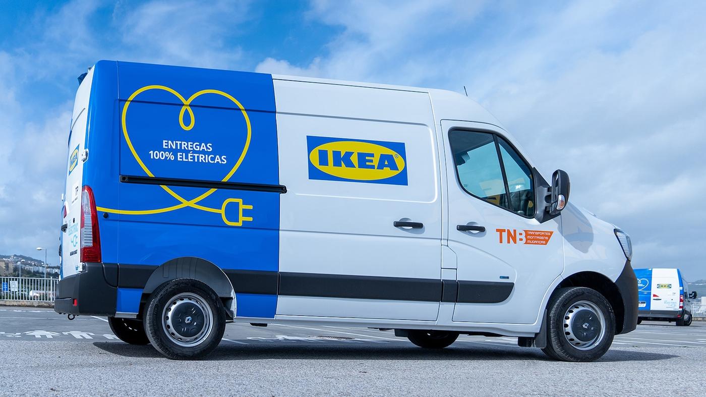 Carrinha elétrica da TNB com o logo e cores IKEA