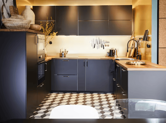 černá kuchyně do tvaru U