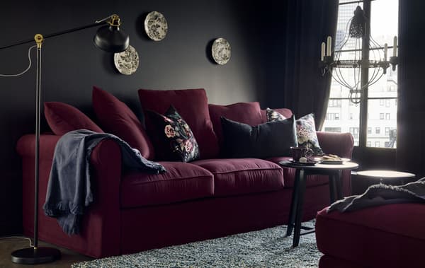 Changer le look d’une pièce passe principalement par les détails déco : coussins à motifs, abat-jour et décorations murales font des merveilles.