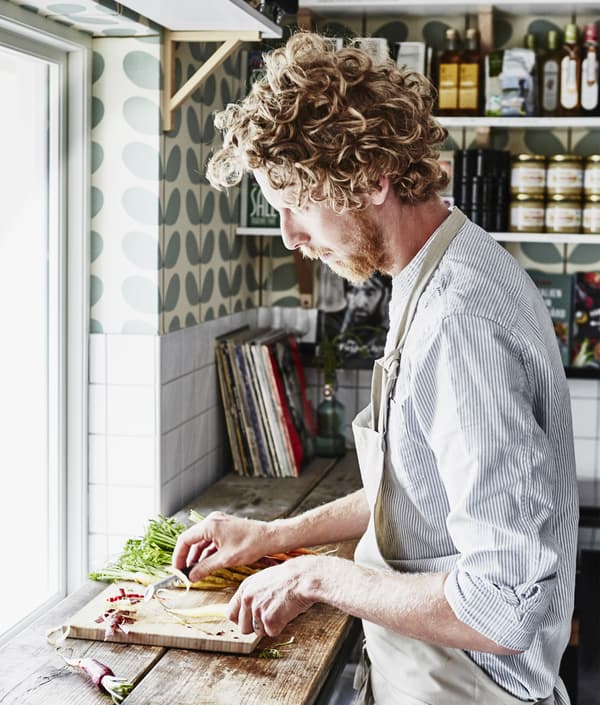 Chef Martin Sjöstrand preparing food at Hörte Brygga.