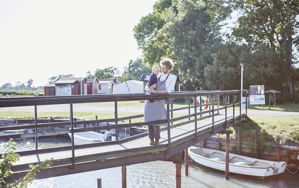Chef Martin Sjöstrand with his daughter at Hörte Brygga.