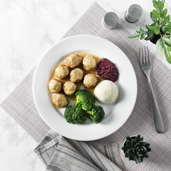 Chicken balls
Served with mashed potato and broccoli
8 pcs: 129 THB