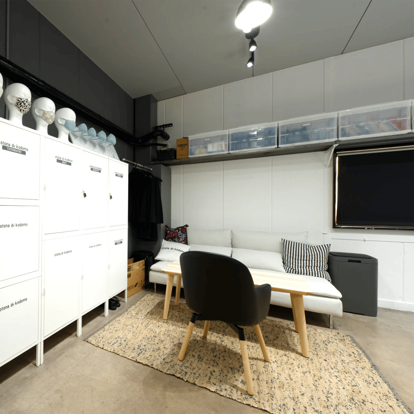 打ち合わせも休憩もできるソファのコーナー