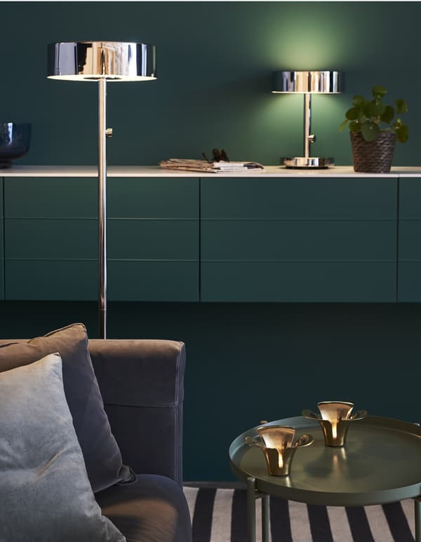 Choose a mix of light sources for your living room decor. IKEA has a broad selection of table lamps and floor lamps as well as tea light holders. STILLHET tea light holder in a gold creates atmosphere in the room with a design inspired by nature.