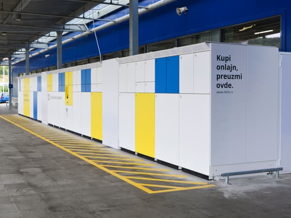 Click & Collect ormarići ispred robne kuće IKEA