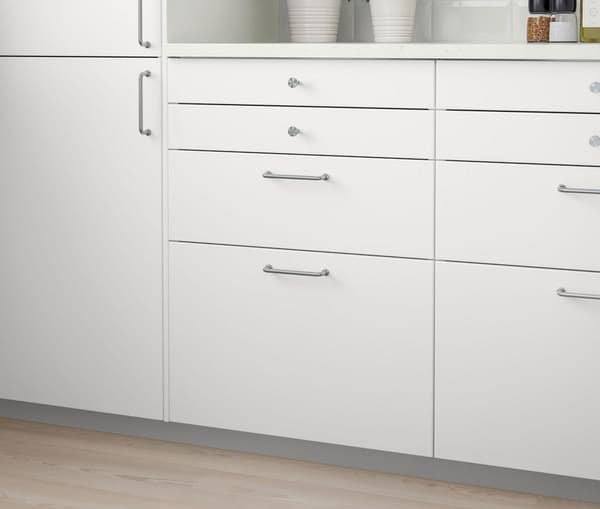 Close Up a una cocina con muebles de cocina METOD con frentes de cajón VEDDINGE .