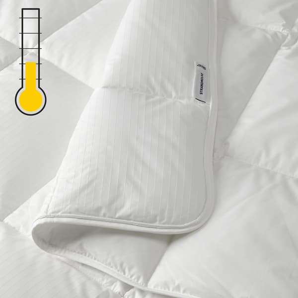 Close-up of a white duvet with lightweight fibres for those who wants to stay warm at night without a heavy duvet.