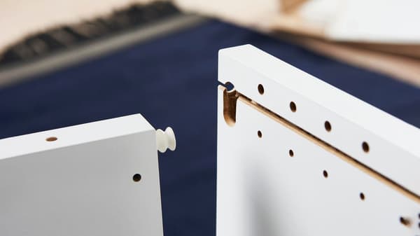 Close-up of the PLATSA assembly plug.