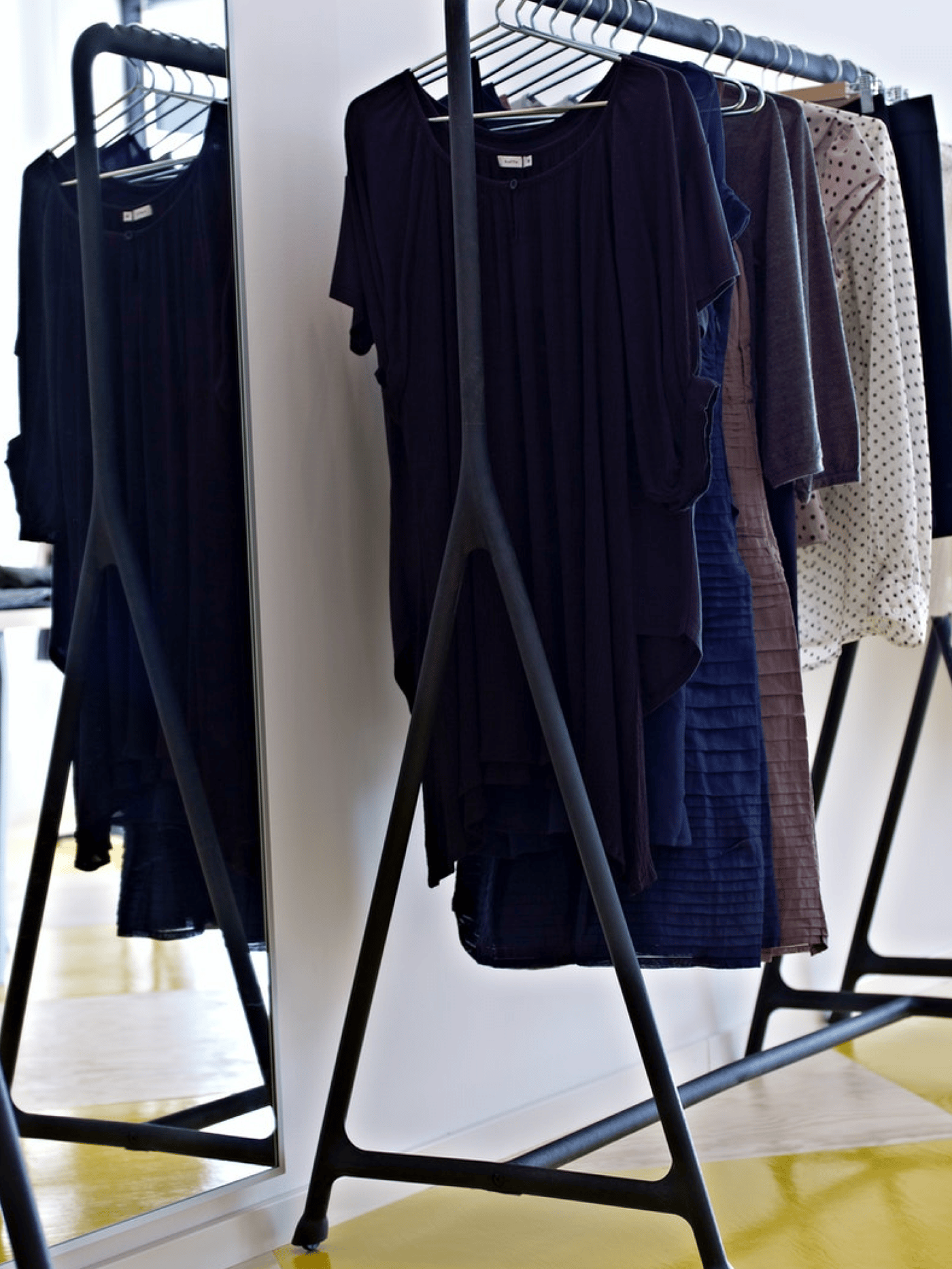 Clothes racks & rails