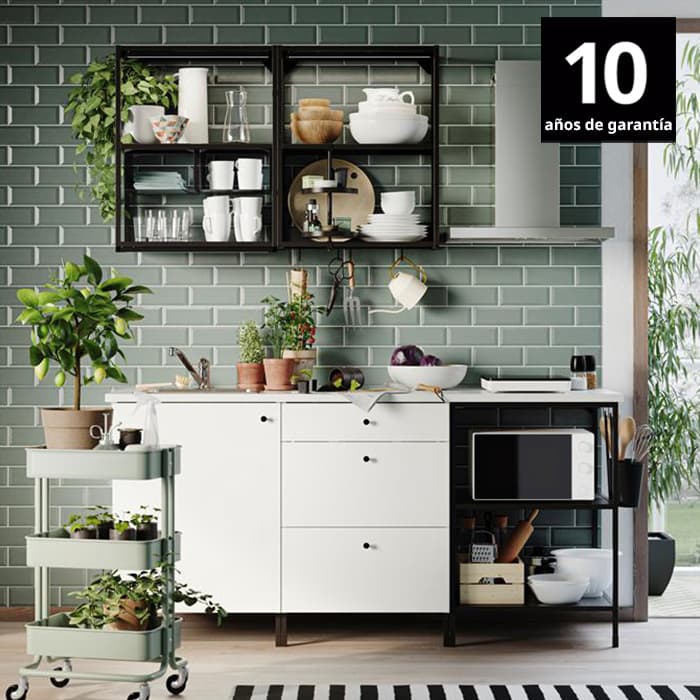 Cocina ENHET: Simple, funcional y lista para usar. Con un diseño modular que se adapta a tu ritmo y espacio, ENHET te ofrece una cocina práctica con opciones de almacenamiento inteligentes. Fácil de montar y con un estilo moderno para hacer de tu cocina un lugar cómodo y organizado.