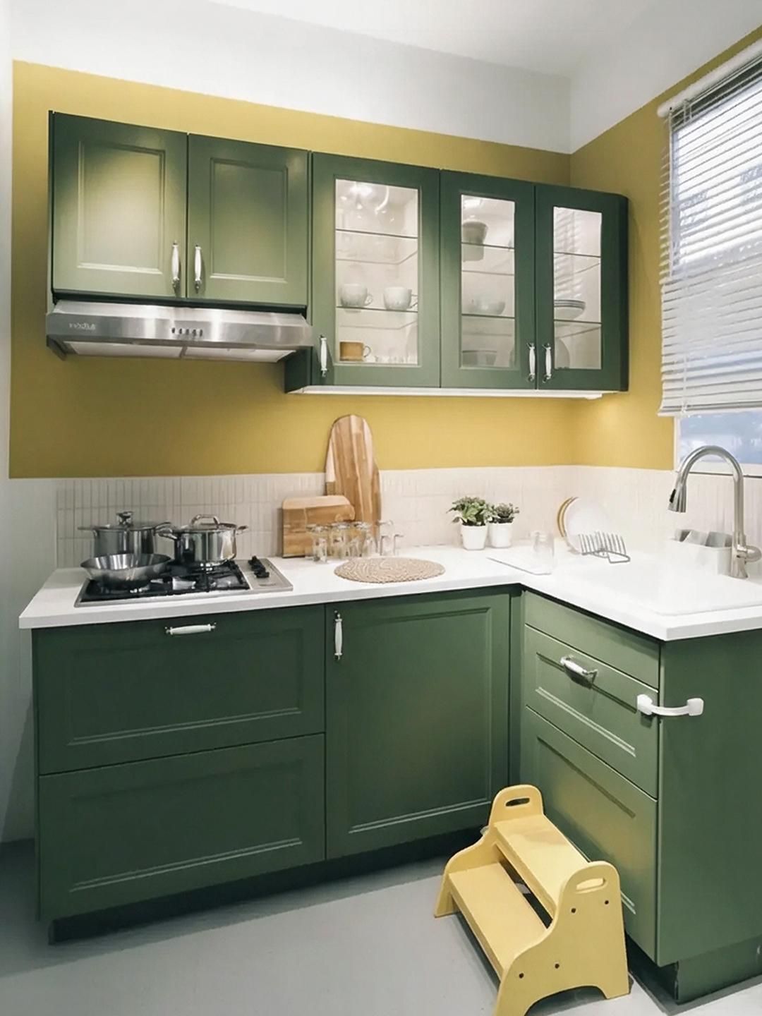 Cocina SEKTION a medida esquina acabado verde