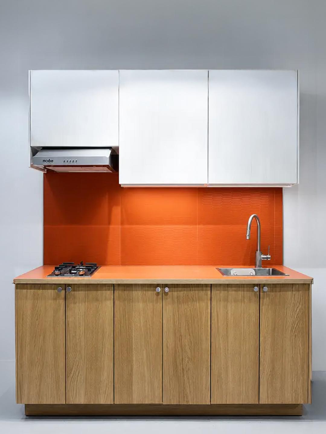 Cocina SEKTION con madera a medid